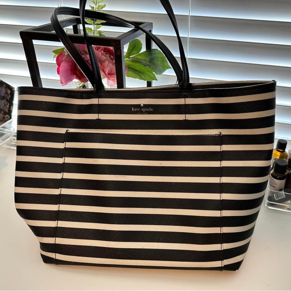Large Kate Spade Tote *Slight wear & tear